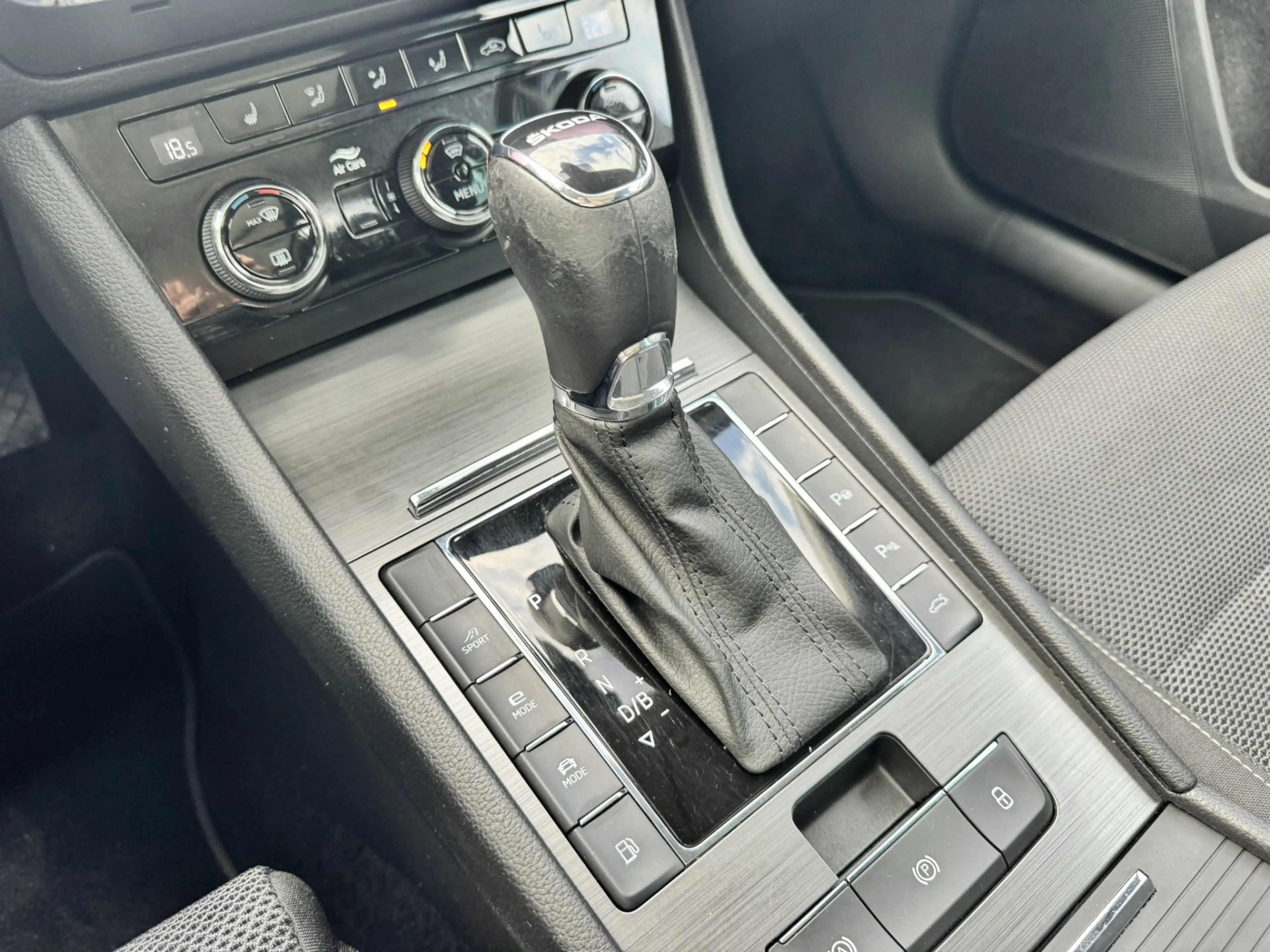 Skoda Superb Combi 1.4 TSI iV Business Edition Plus*Navigatie*P — photo 31