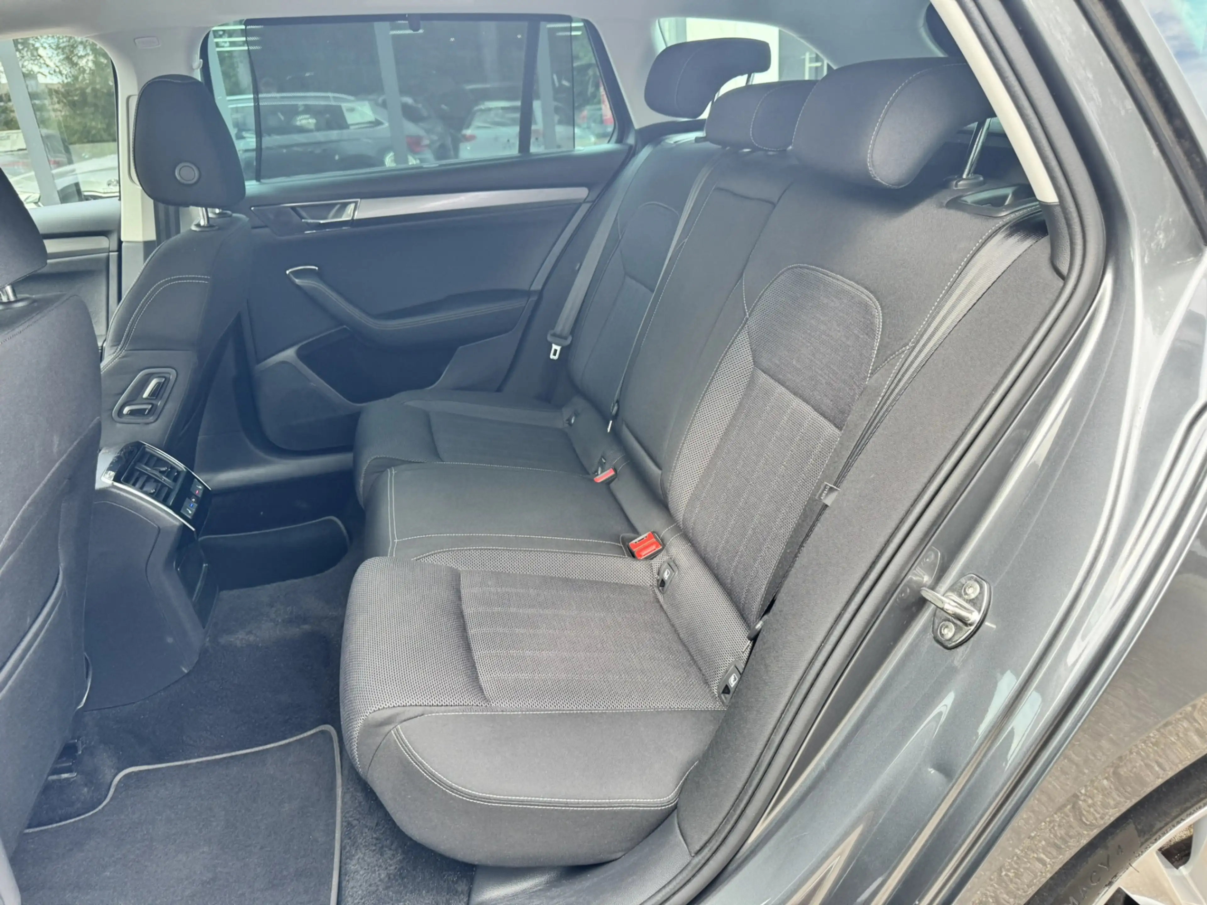 Skoda Superb Combi 1.4 TSI iV Business Edition Plus*Navigatie*P — photo 32