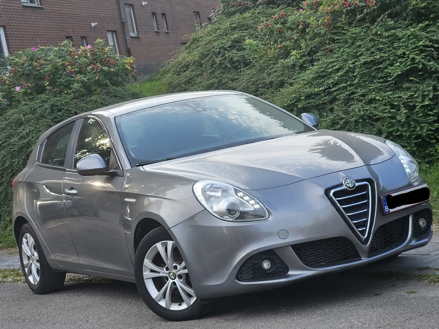 Alfa Romeo Giulietta 1.6 JTD M-Jet Start&Stop // carnet d'entretien // - 1