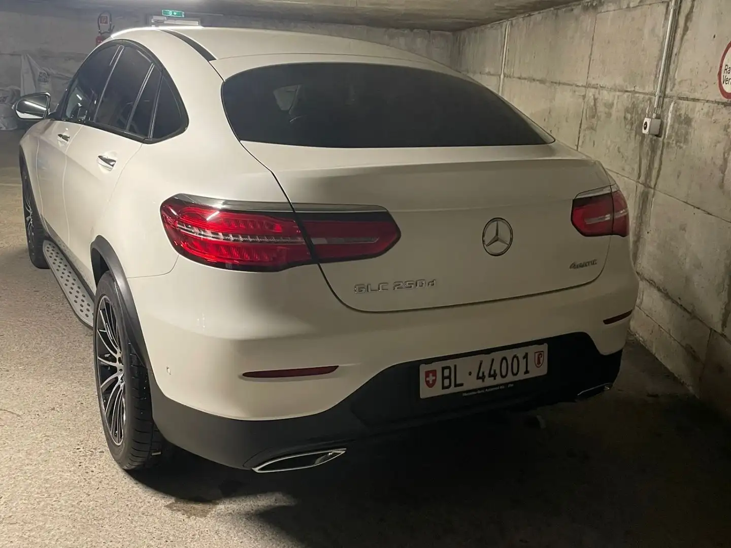 Mercedes-Benz GLC 250 d Coupe 4Matic 9G-TRONIC AMG Line Weiß - 2