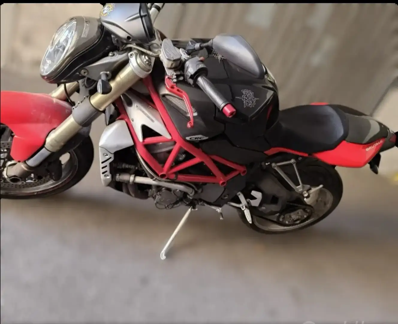 MV Agusta Brutale 750 Rot - 2