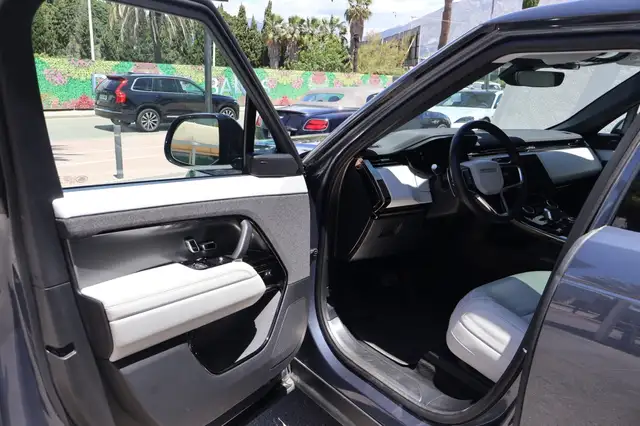 Land Rover Range Rover view 10