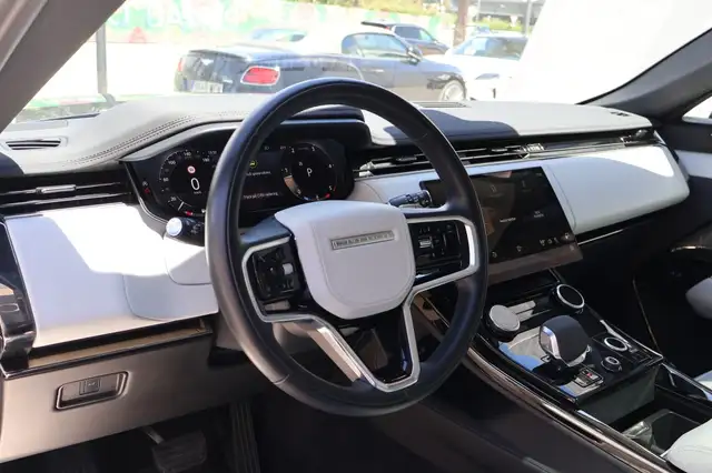 Land Rover Range Rover view 13