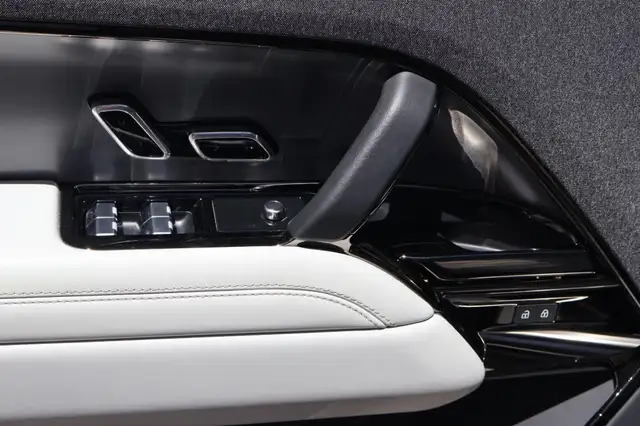 Land Rover Range Rover view 11