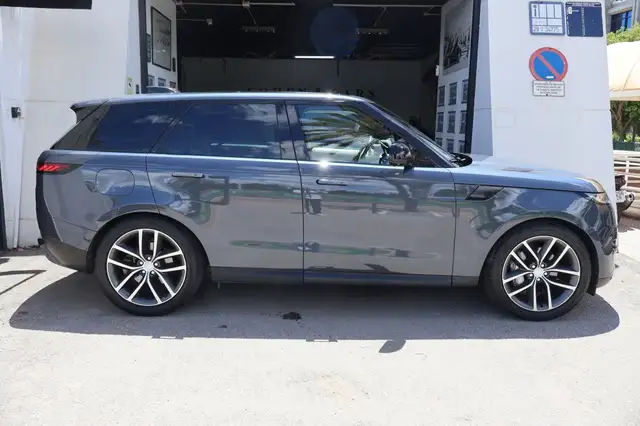 Land Rover Range Rover view 5