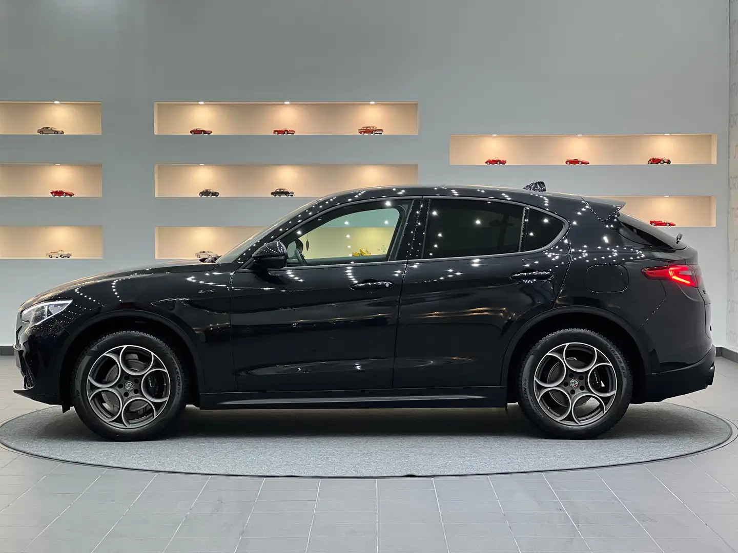 Alfa Romeo Stelvio Sprint Q4 *Verdacht auf Motorschaden*Export* Schwarz - 2