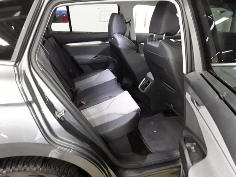 Skoda Enyaq Loft LED Navi RFK ACC SHZ Wärmepumpe AHK — photo 5