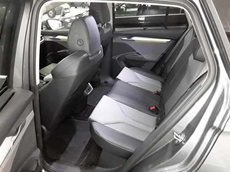 Skoda Enyaq Loft LED Navi RFK ACC SHZ Wärmepumpe AHK — photo 7