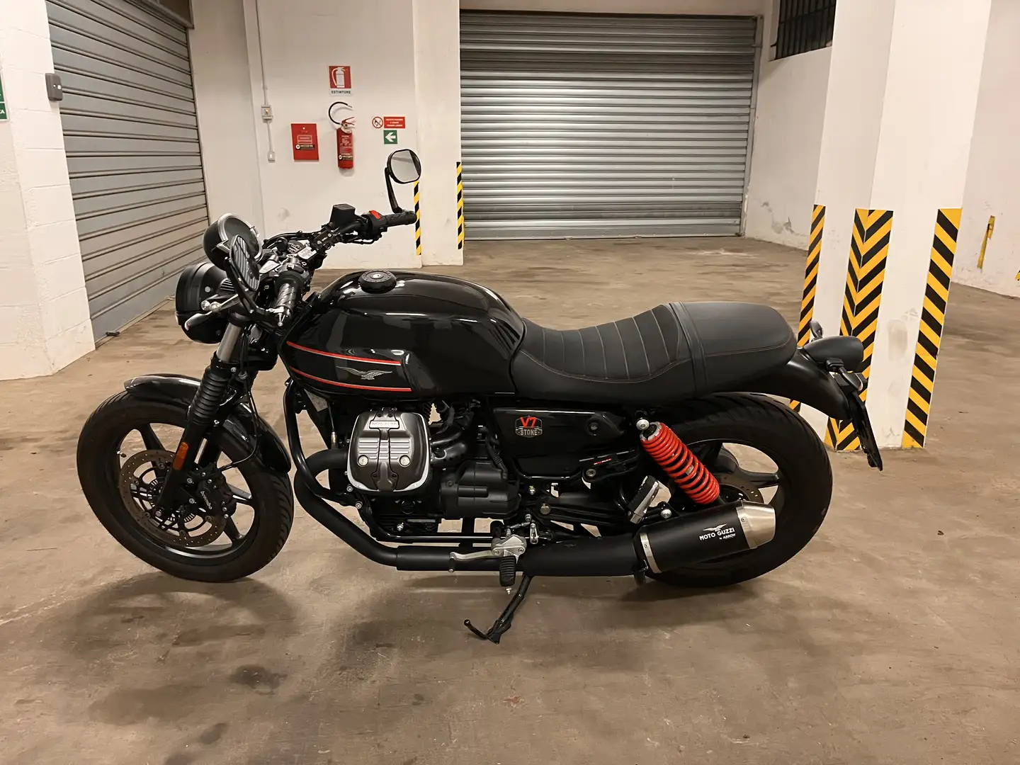 Moto Guzzi V 7 Stone Special Edition - 2