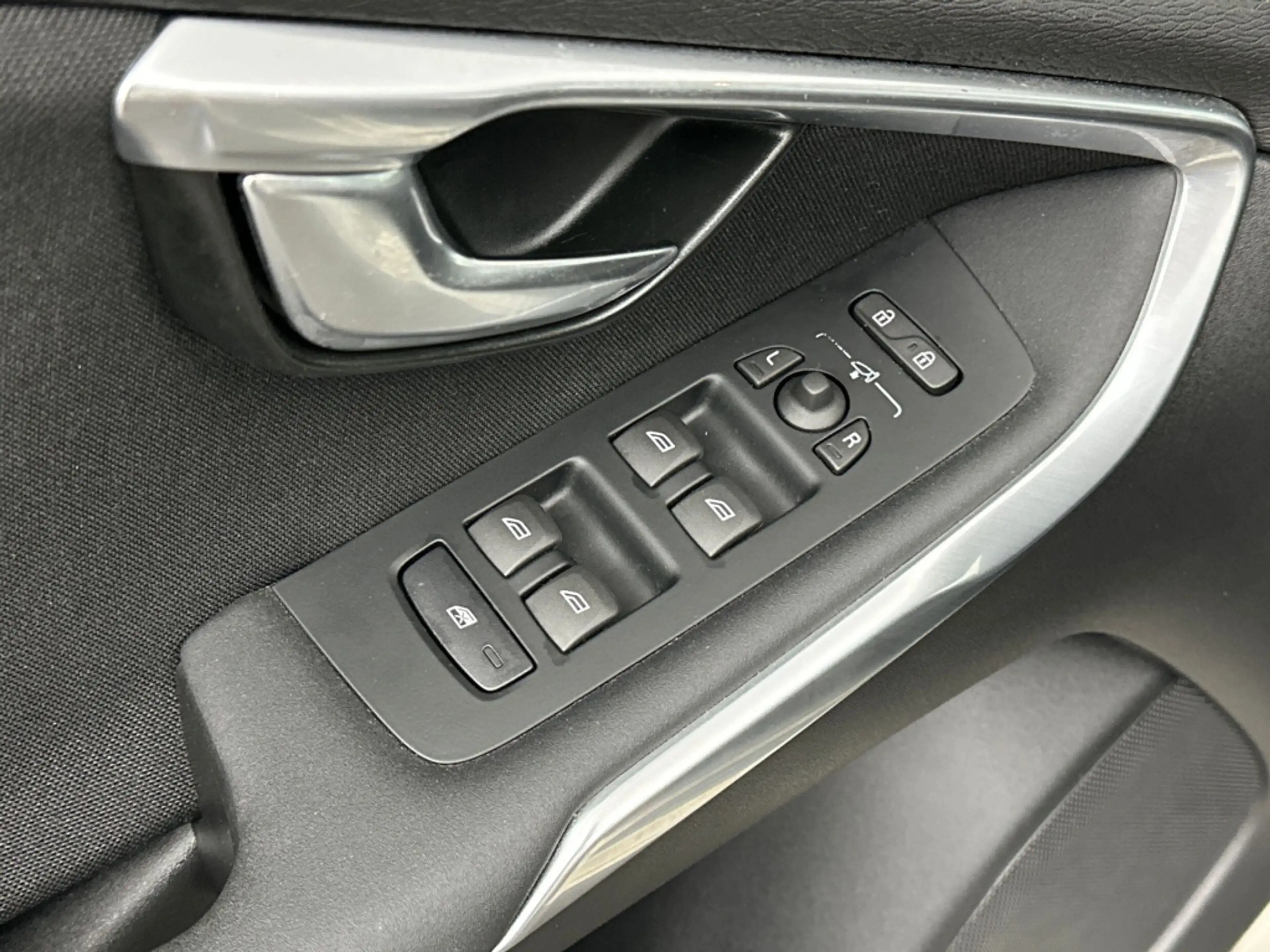 Volvo V40 2.0 T3 Nordic+ | Standkachel | Stoelverwarming | C — photo 14