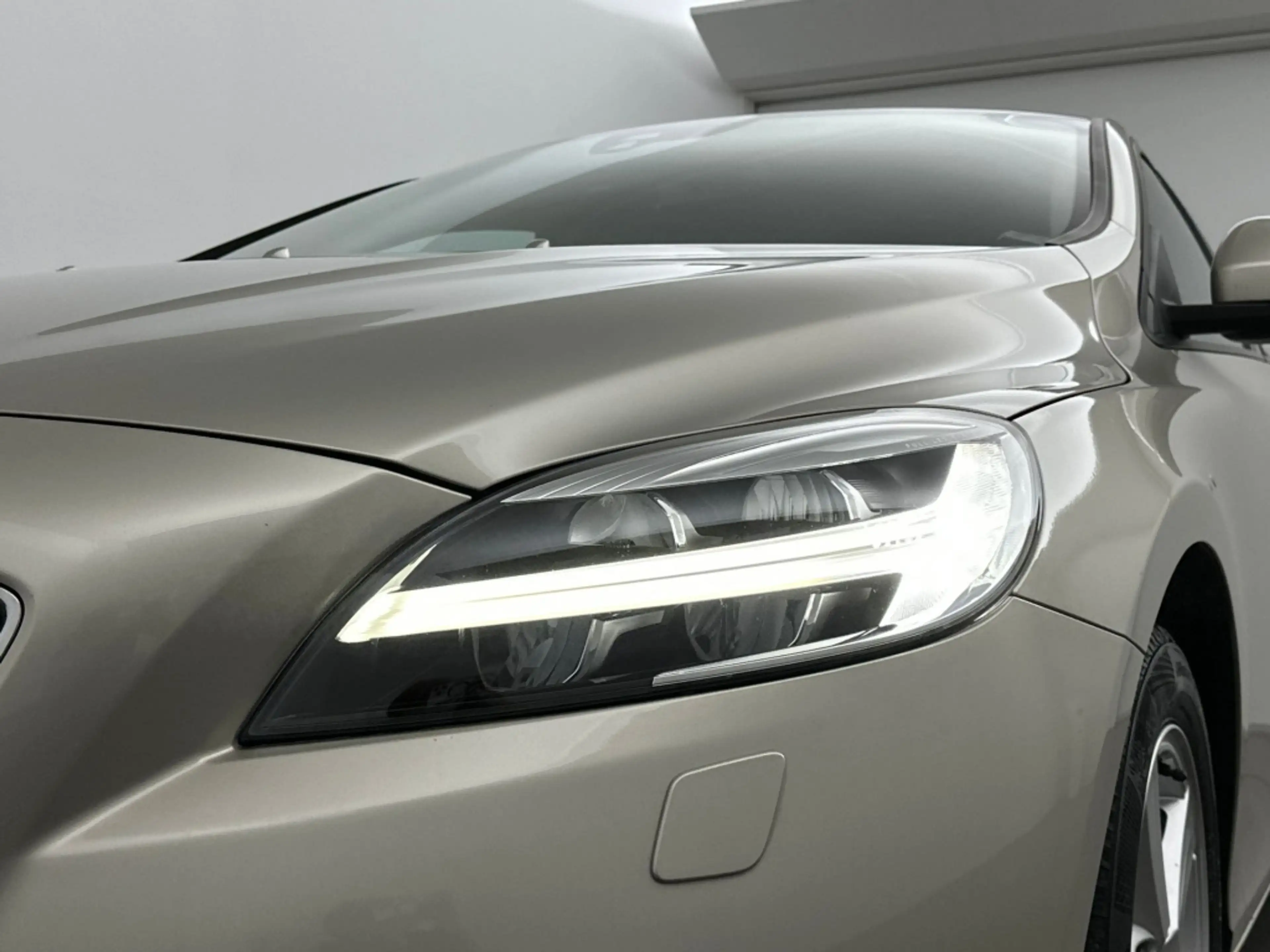 Volvo V40 2.0 T3 Nordic+ | Standkachel | Stoelverwarming | C — photo 11