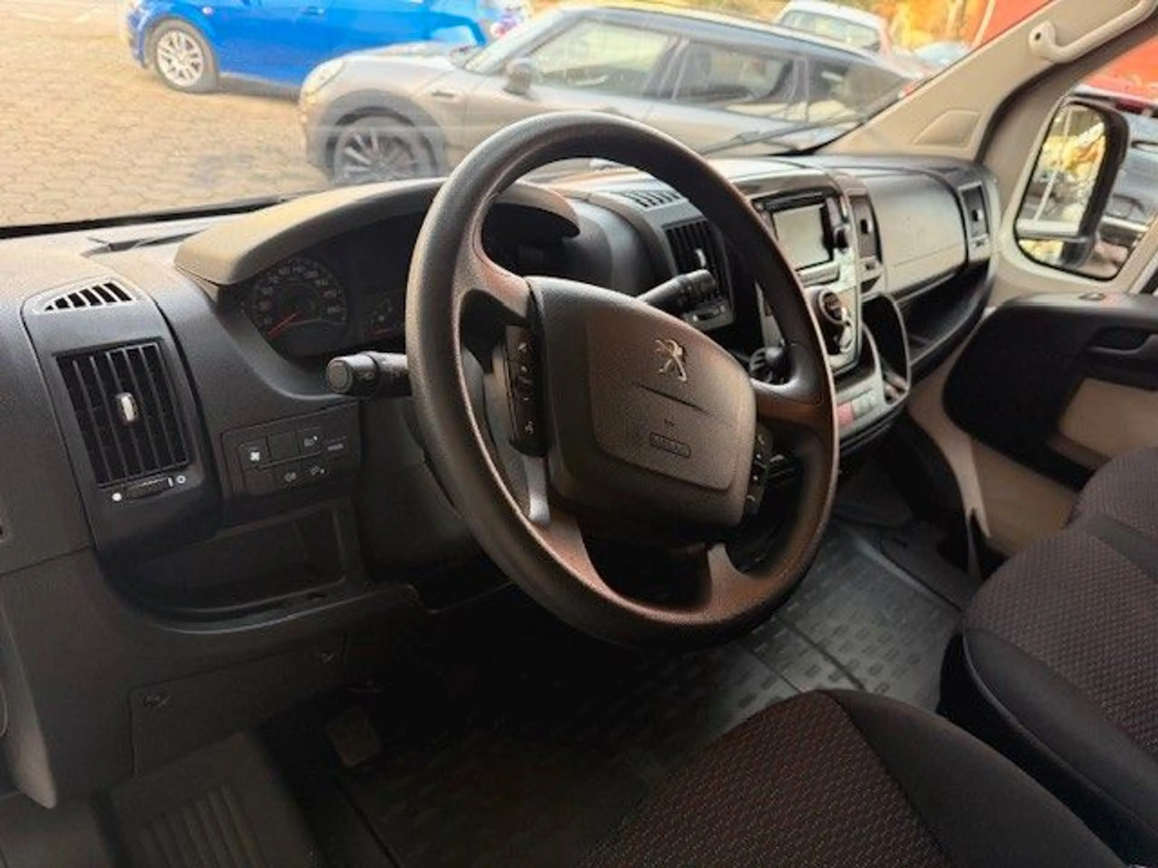 Peugeot Boxer Kombi 330 L1H1 Active Blue-HDi 110 9 Sitze — photo 9
