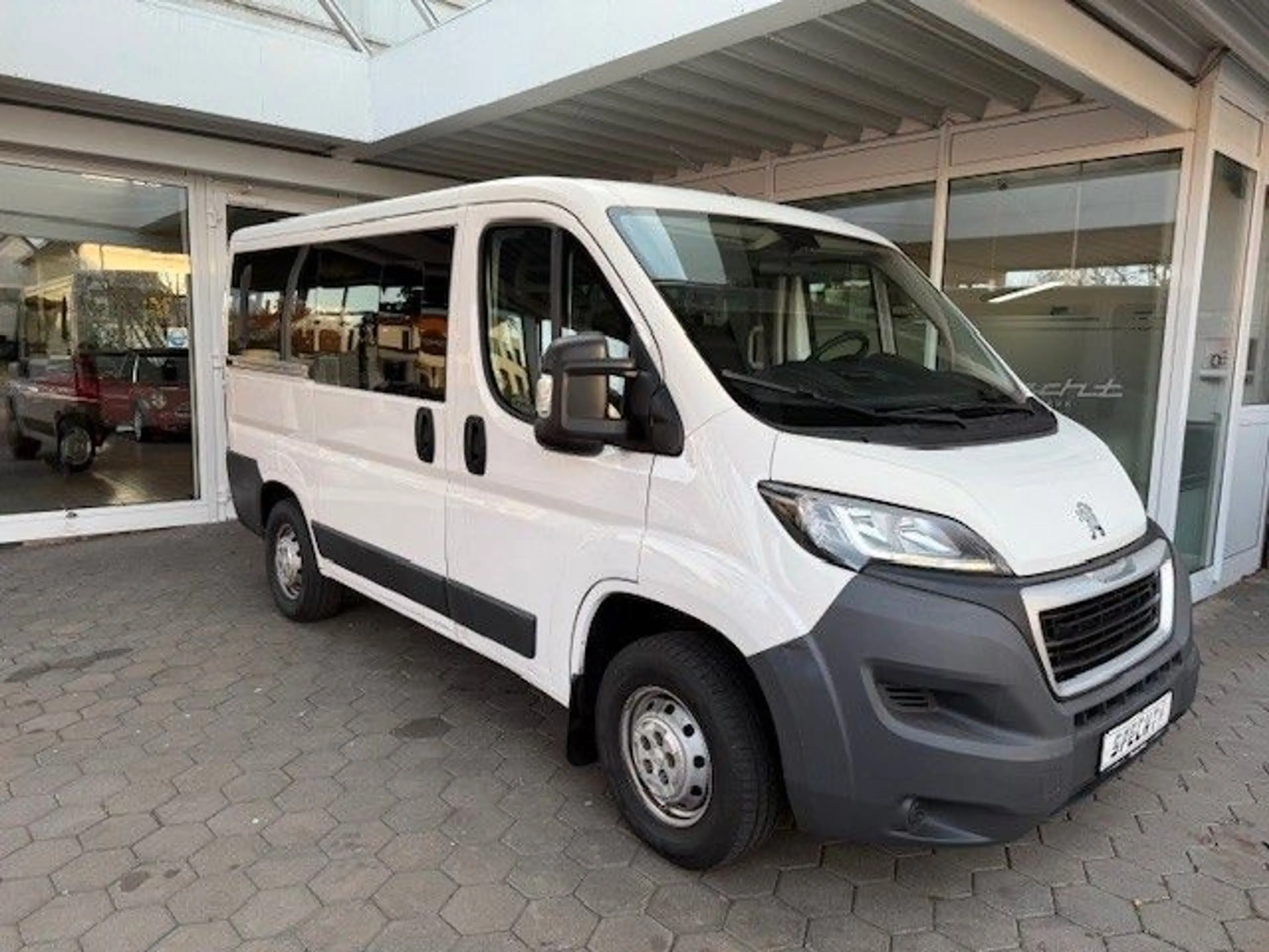 Peugeot Boxer Kombi 330 L1H1 Active Blue-HDi 110 9 Sitze — photo 2