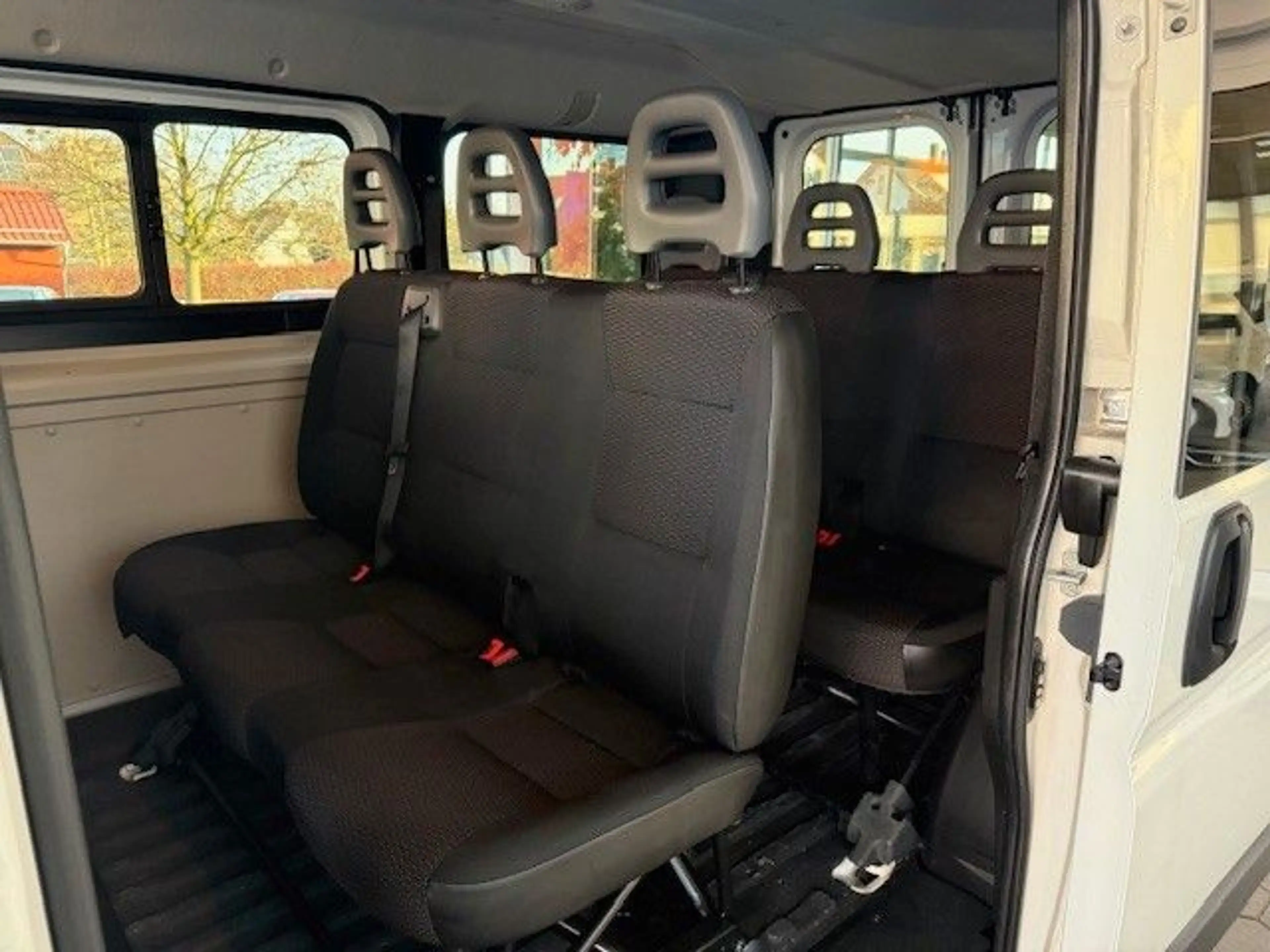 Peugeot Boxer Kombi 330 L1H1 Active Blue-HDi 110 9 Sitze — photo 8