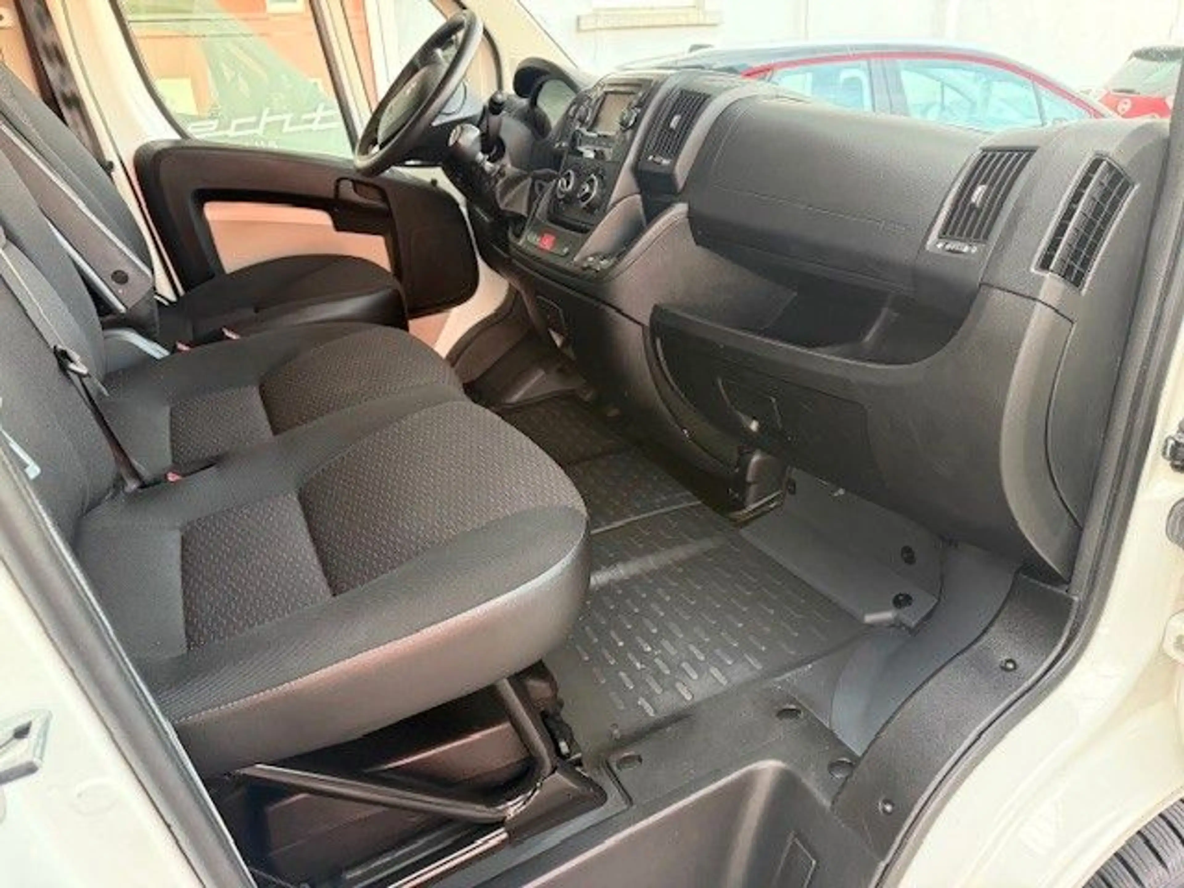 Peugeot Boxer Kombi 330 L1H1 Active Blue-HDi 110 9 Sitze — photo 10