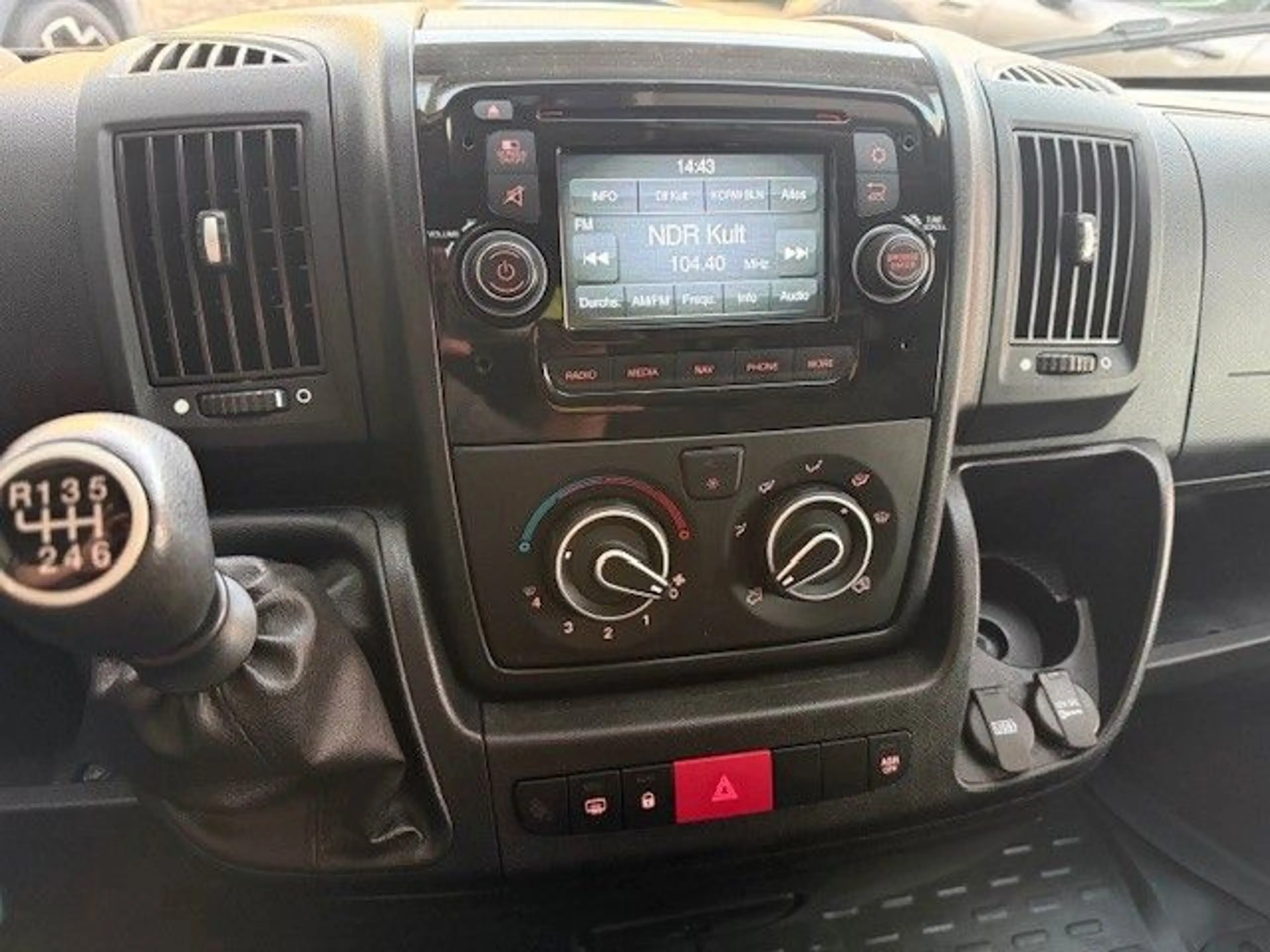 Peugeot Boxer Kombi 330 L1H1 Active Blue-HDi 110 9 Sitze — photo 12