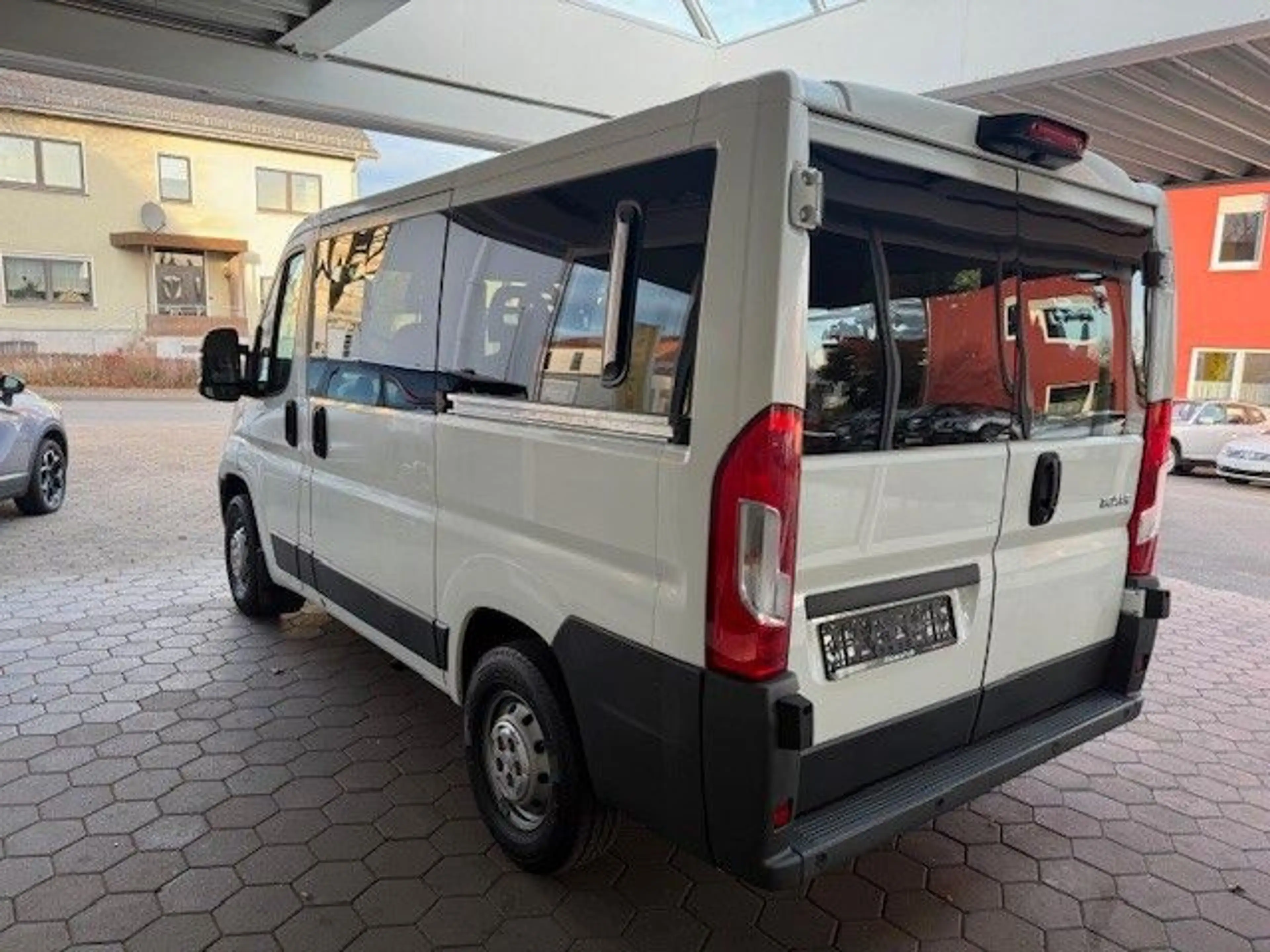 Peugeot Boxer Kombi 330 L1H1 Active Blue-HDi 110 9 Sitze — photo 5