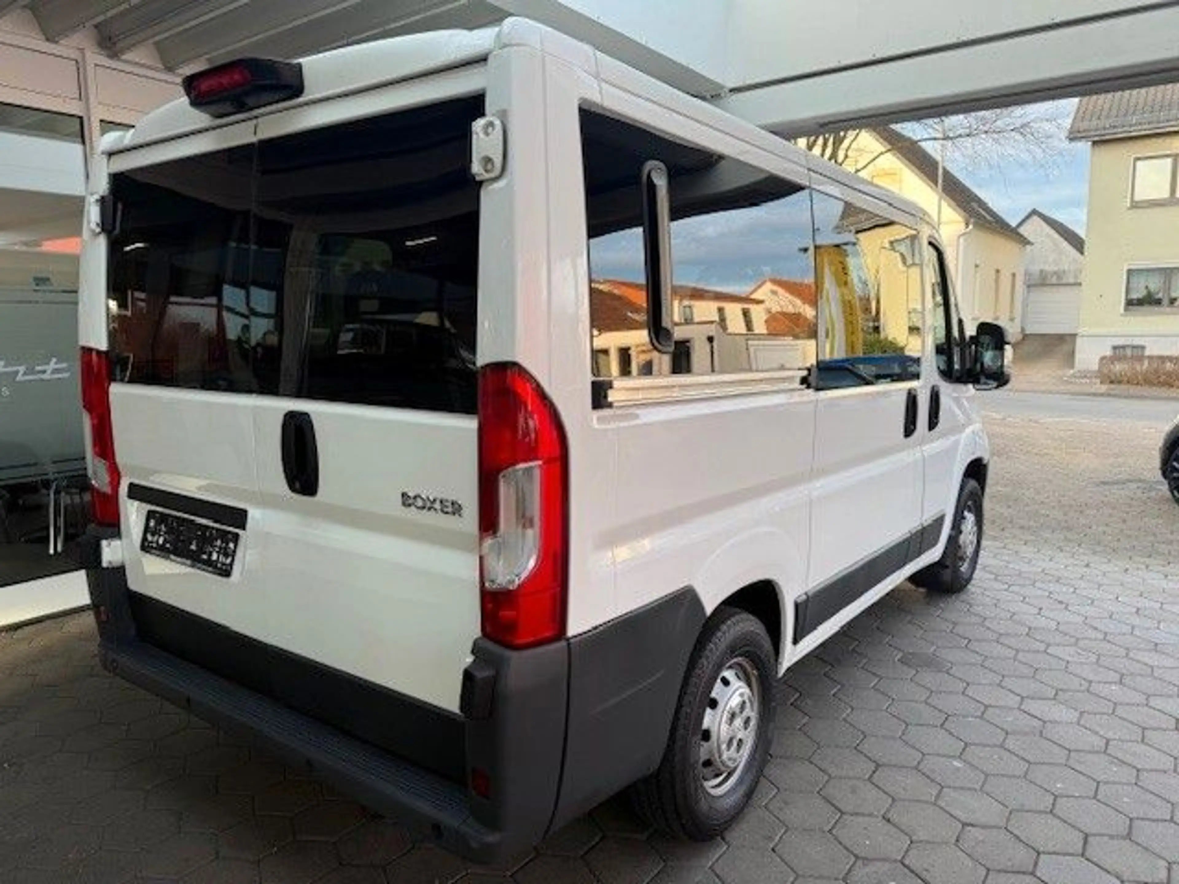 Peugeot Boxer Kombi 330 L1H1 Active Blue-HDi 110 9 Sitze — photo 4