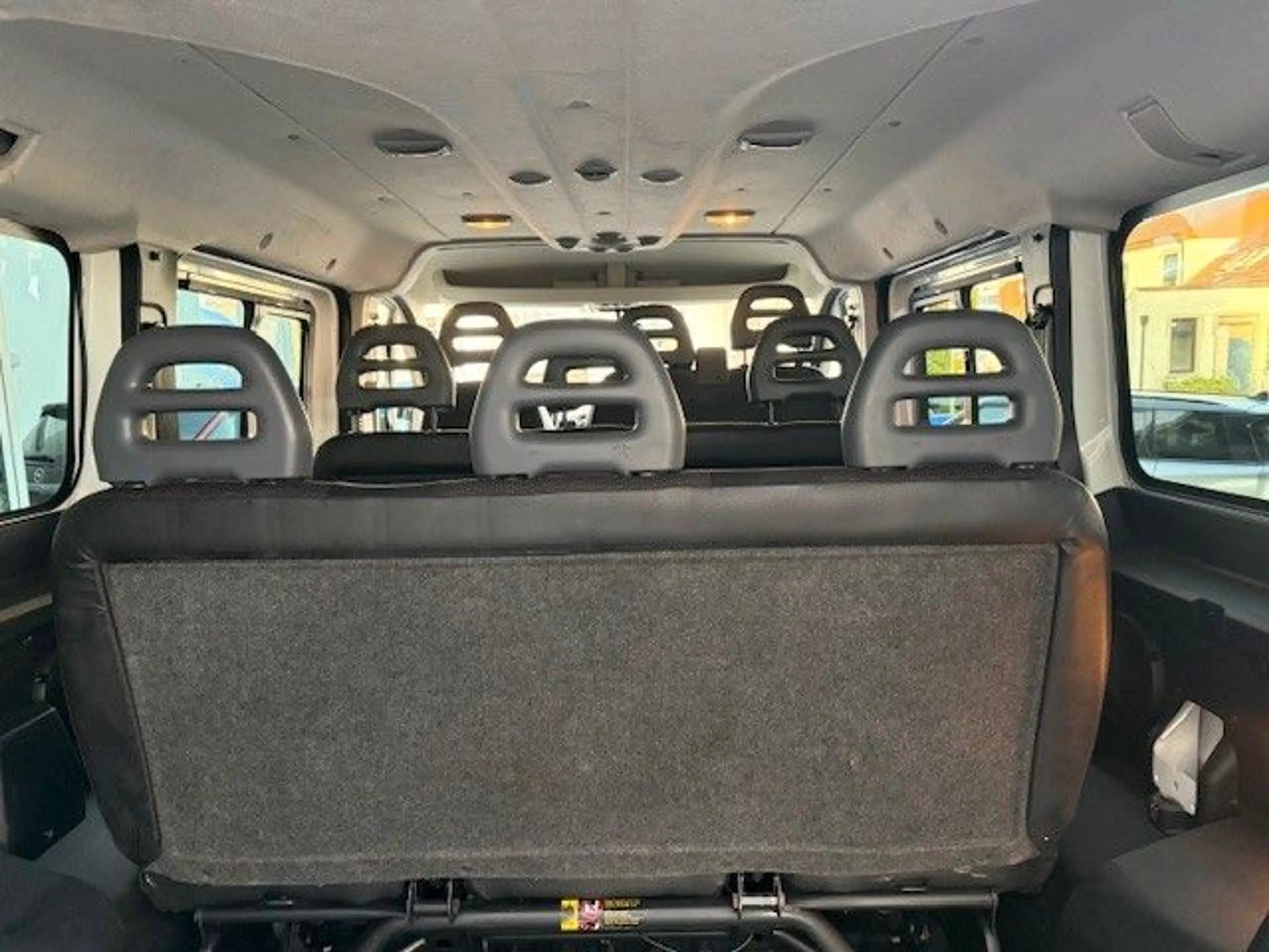 Peugeot Boxer Kombi 330 L1H1 Active Blue-HDi 110 9 Sitze — photo 11