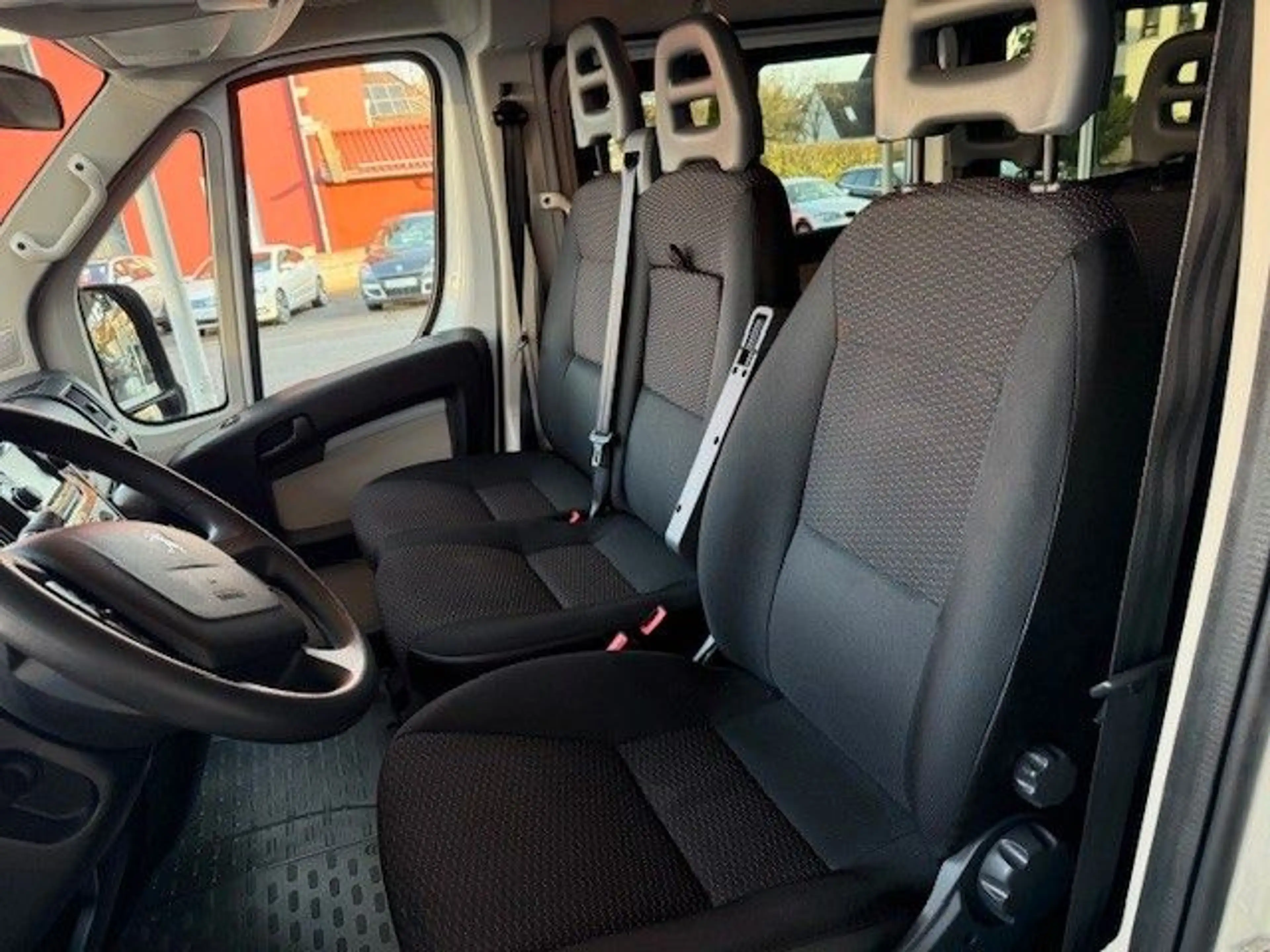 Peugeot Boxer Kombi 330 L1H1 Active Blue-HDi 110 9 Sitze — photo 6