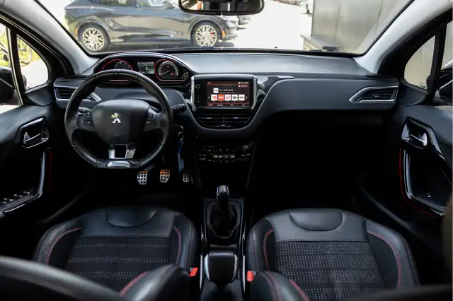 Peugeot 2008 view 6
