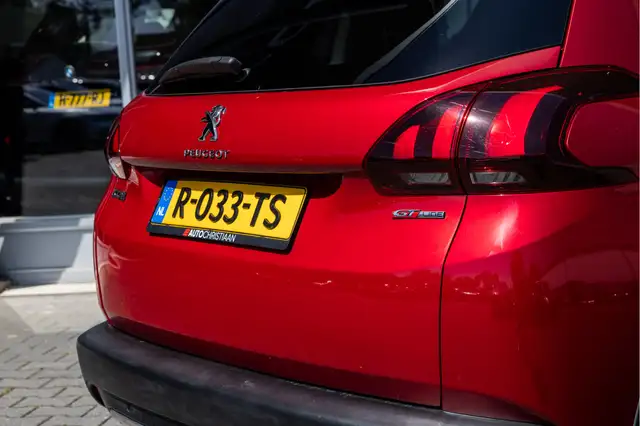 Peugeot 2008 view 9