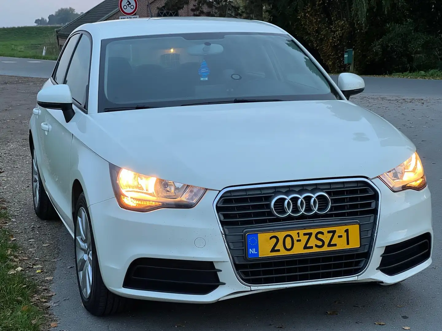 Audi A1 1.2 TFSI Pro Line S Wit - 1