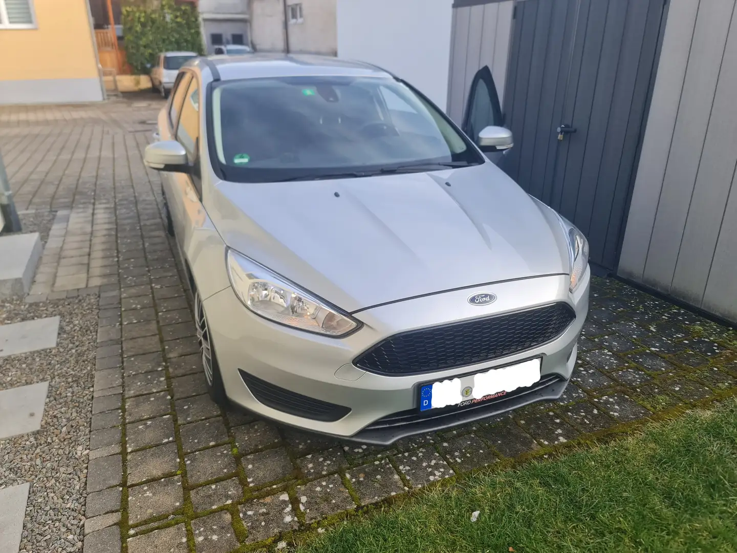 Ford Focus Focus Turnier Diesel Turnier 1.5 TDCi ECOnetic 88g Silber - 2