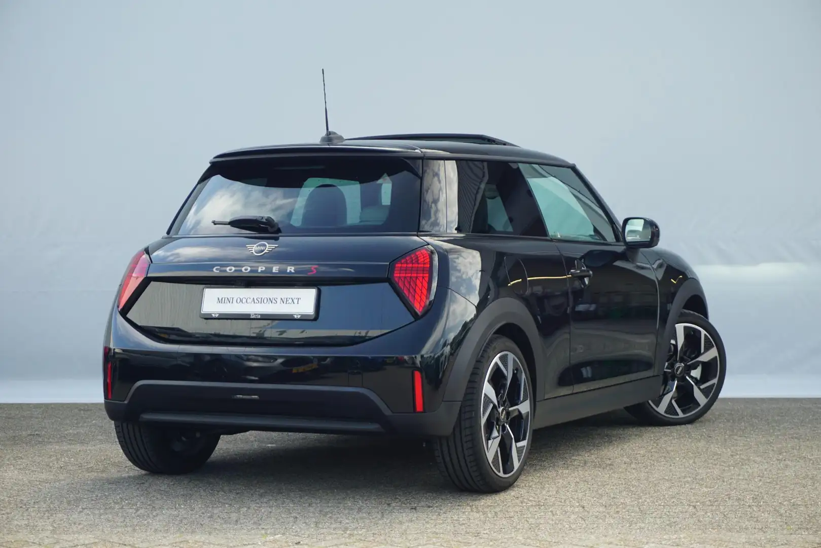 MINI Cooper S | Favoured Uitvoering | Pakket XL | Harman Kardon Nero - 2