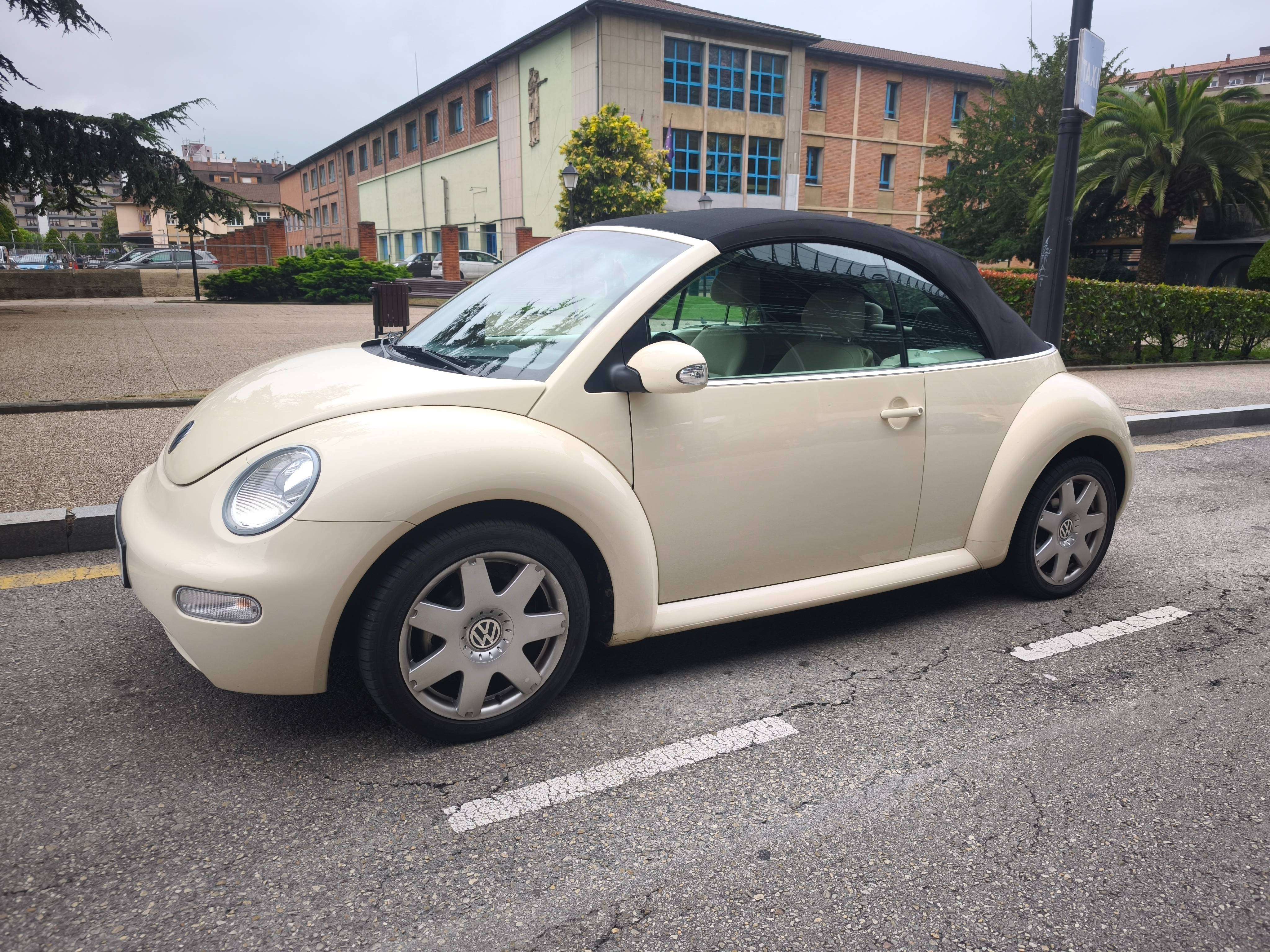 Volkswagen Beetle Cabrio - foto 1