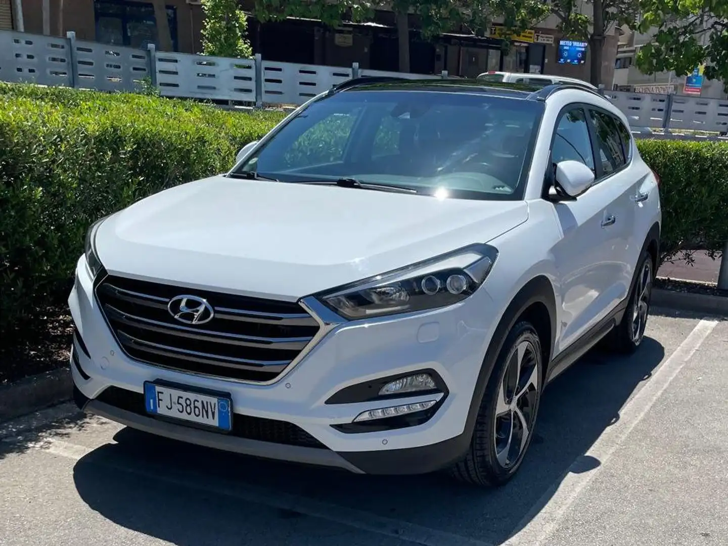 Hyundai TUCSON Tucson II 2015 1.7 crdi Xpossible 2wd 141cv dct Bianco - 1