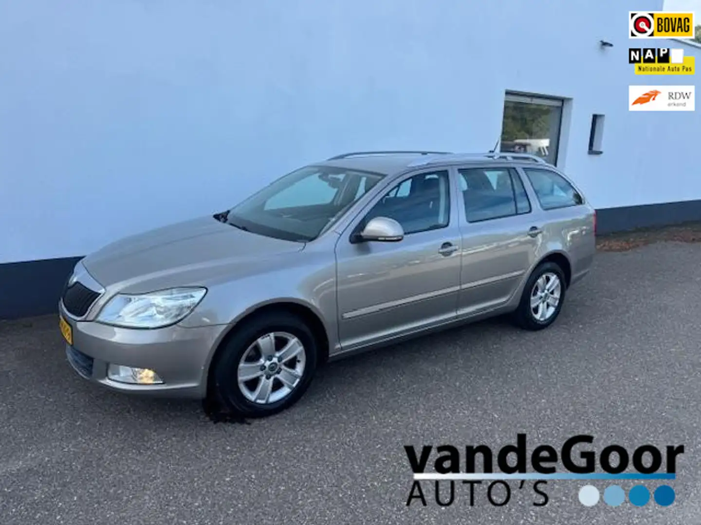 Skoda Octavia Combi 1.4 TSI Elegance, '10, airco, cruise control Beige - 1