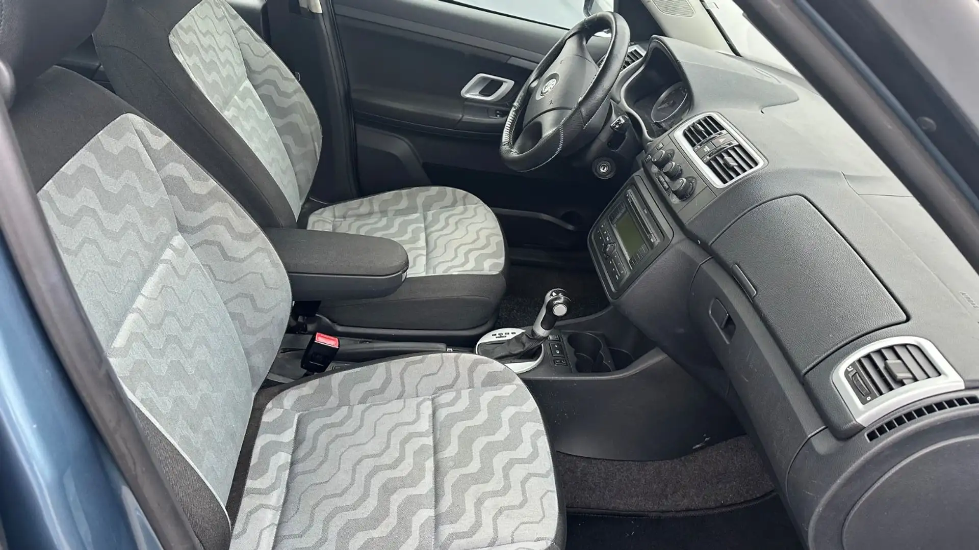 Skoda Roomster Style, Automatik, TÜV 03/25, Klima, AHK Gris - 2