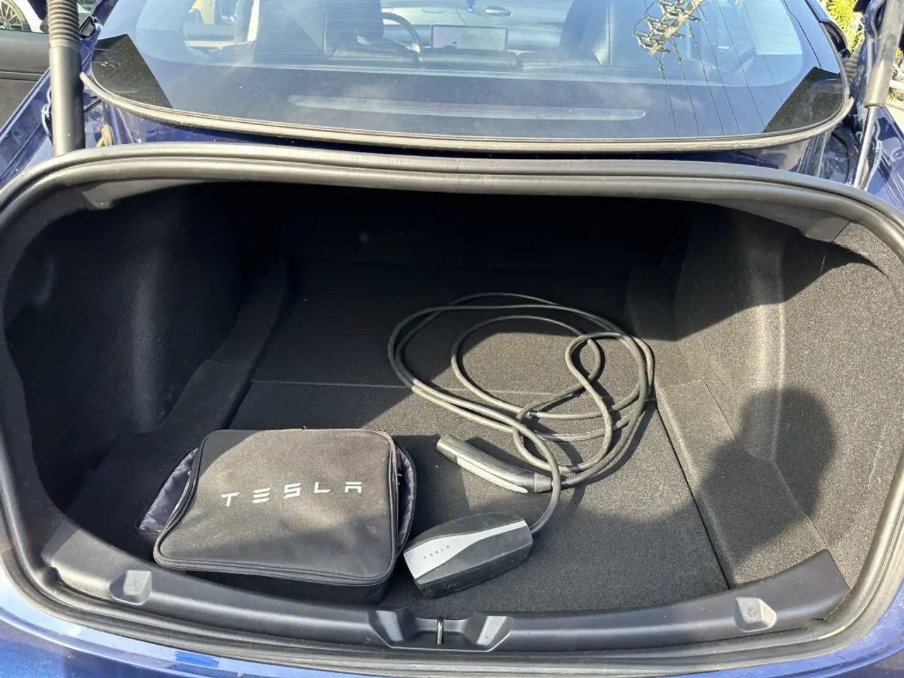 Tesla Model 3 снимка Tesla Model 3