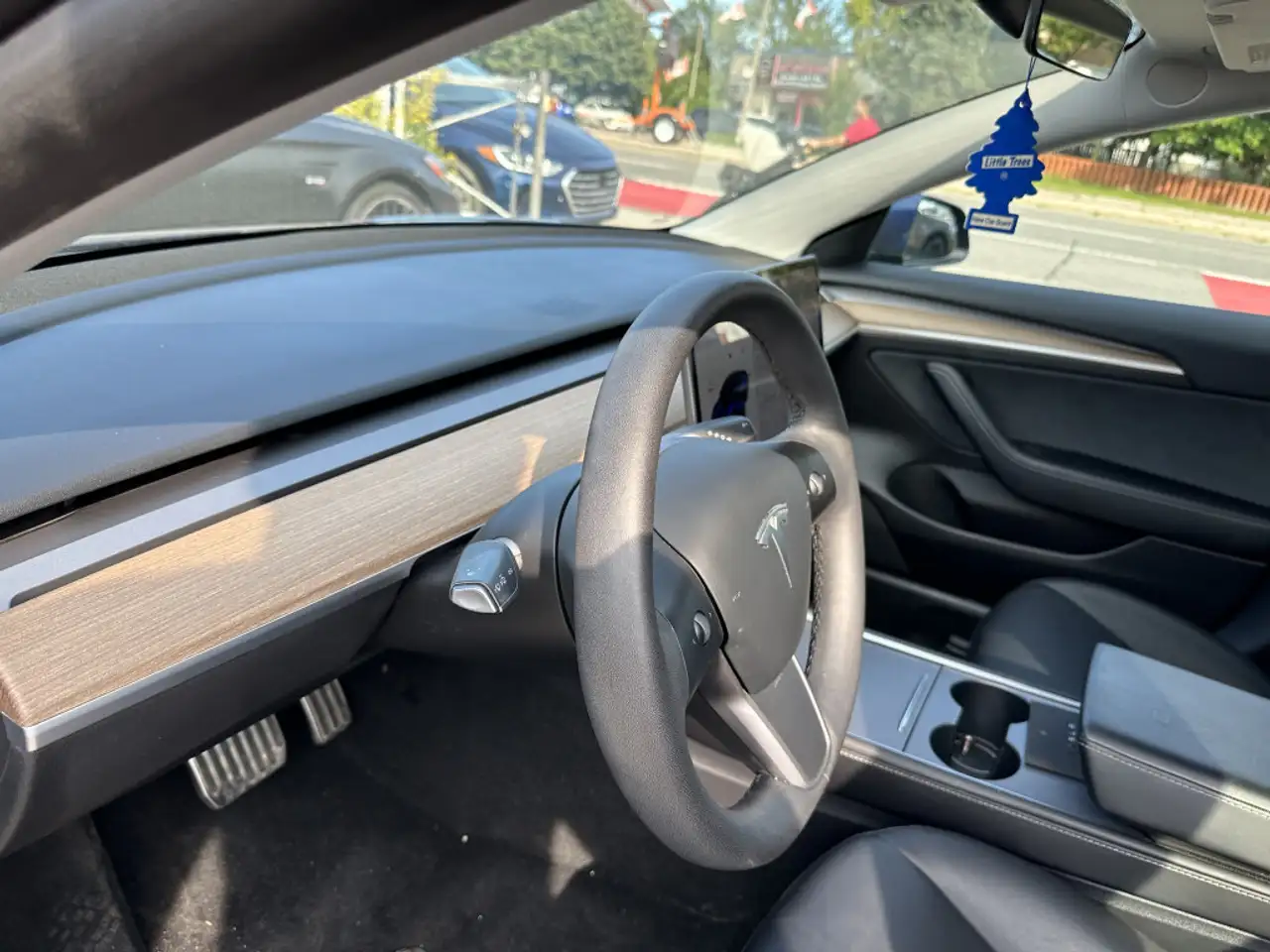 Tesla Model 3 снимка Tesla Model 3