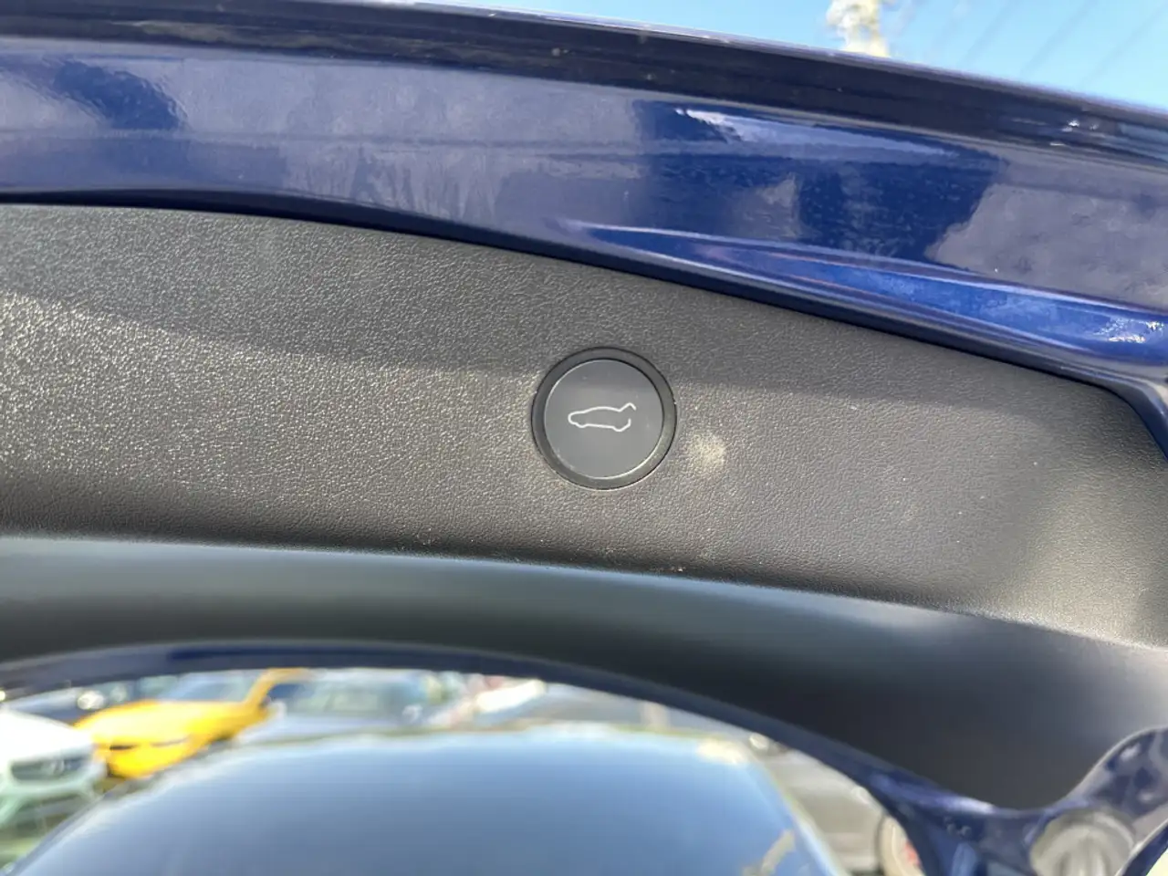 Tesla Model 3 снимка Tesla Model 3