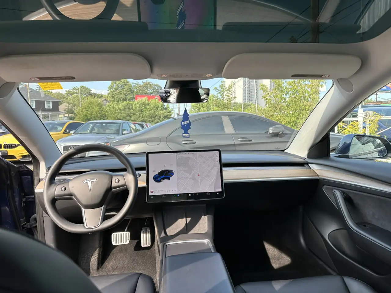Tesla Model 3 снимка Tesla Model 3