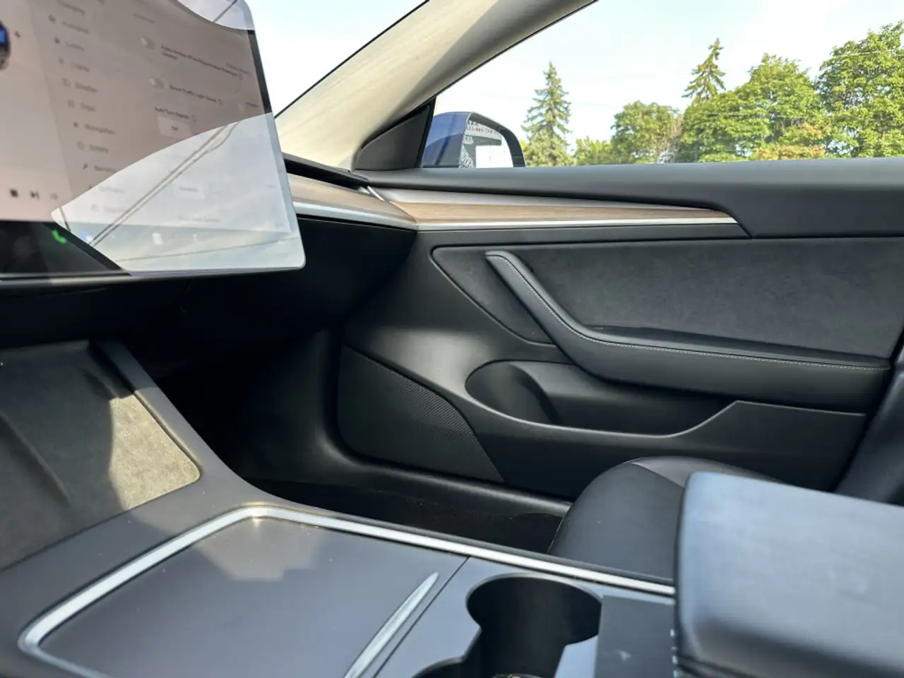Tesla Model 3 снимка Tesla Model 3