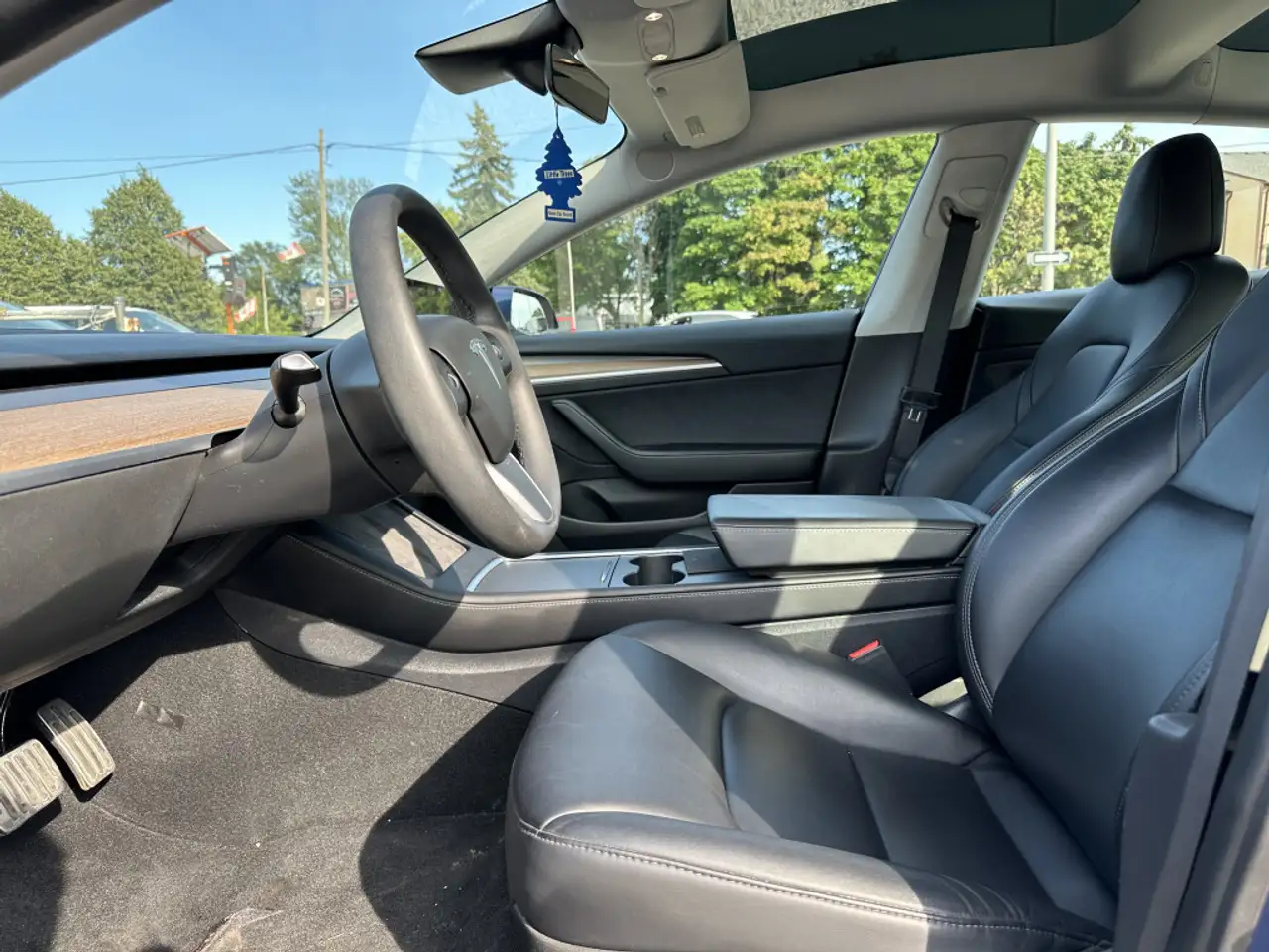 Tesla Model 3 снимка Tesla Model 3