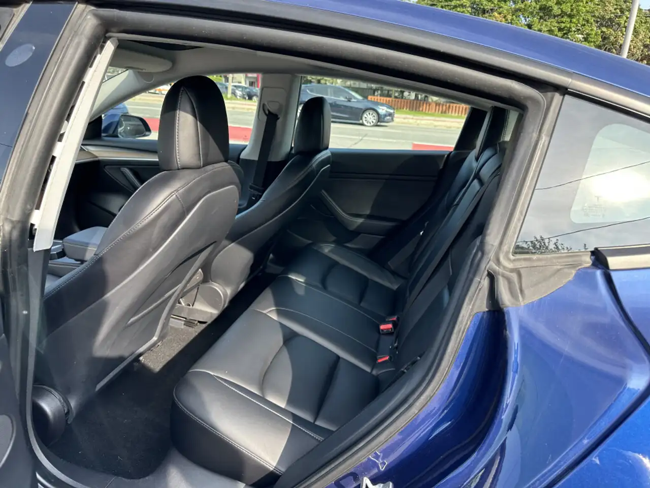 Tesla Model 3 снимка Tesla Model 3