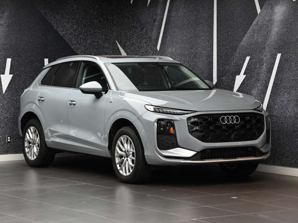 2026 Audi Q3 PROGRESSIV//QUATTRO//STARTING AT 3.99% PROGRESSIV/