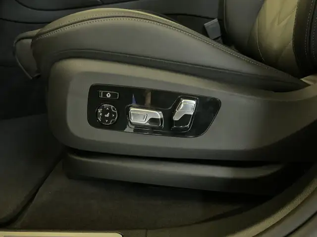 BMW XM 50e Ansicht 3