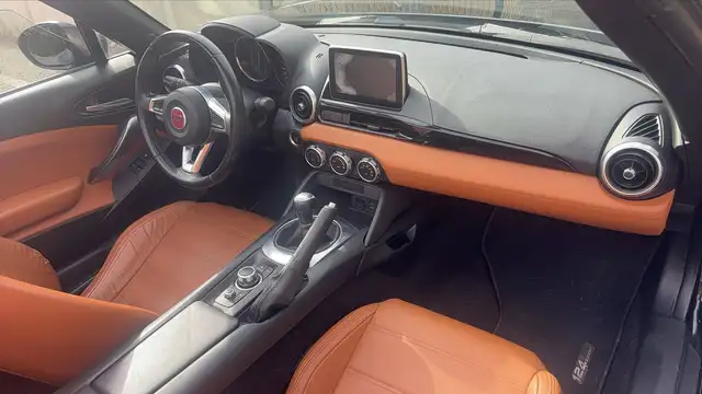 Fiat 124 Spider view 10