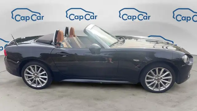 Fiat 124 Spider view 4