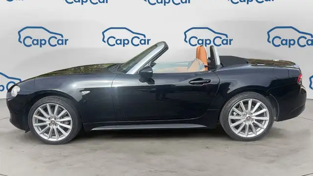 Fiat 124 Spider view 2