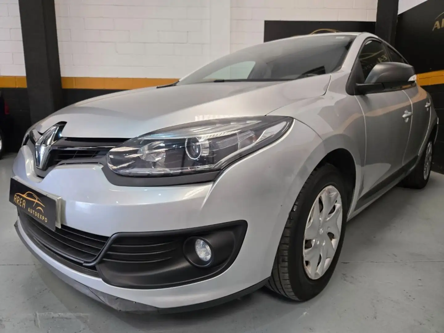 Renault Megane 1.2 TCE Energy Limited S&S 115 Silber - 1