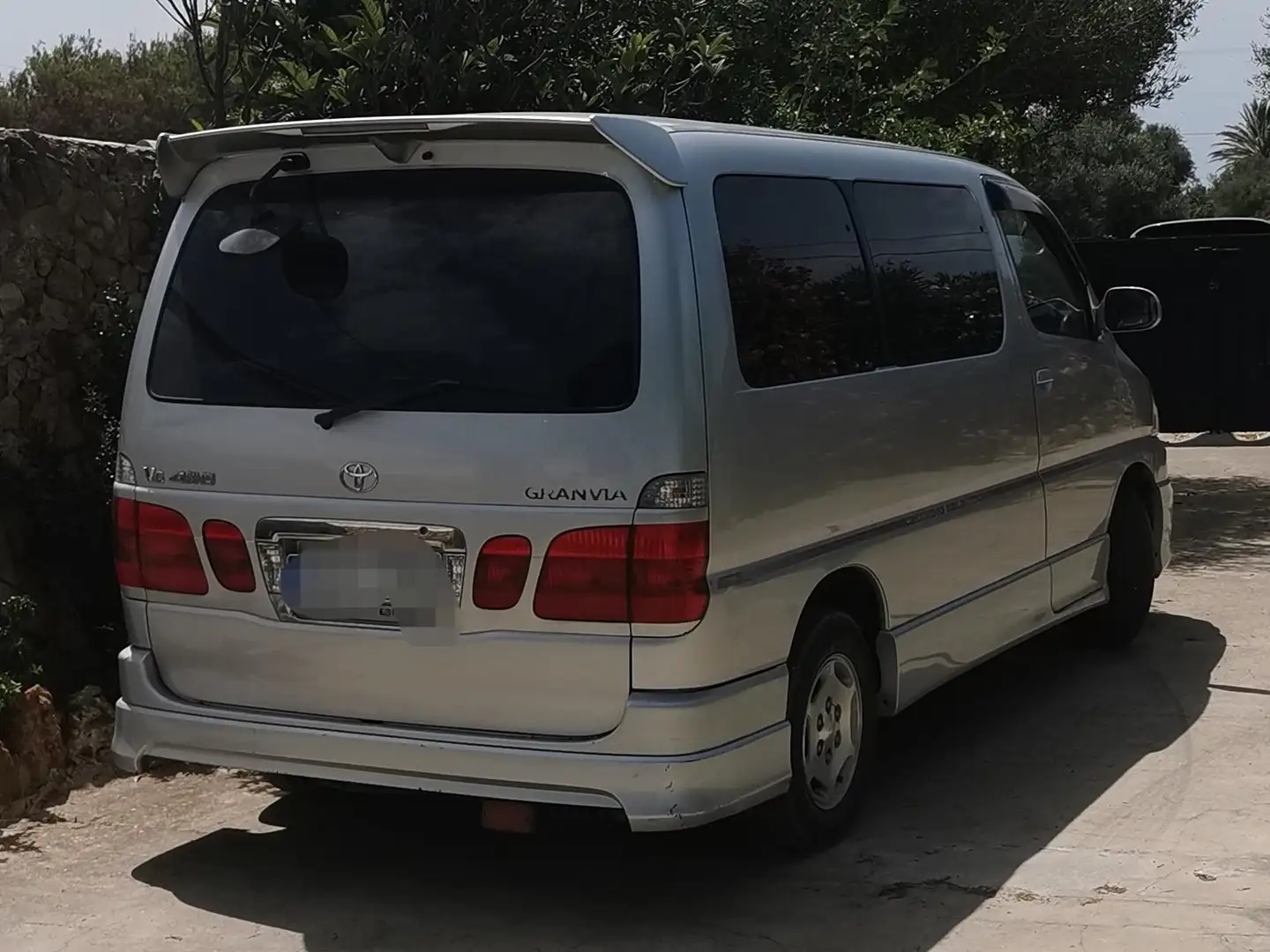 Toyota Hiace GranVia Srebrny - 2