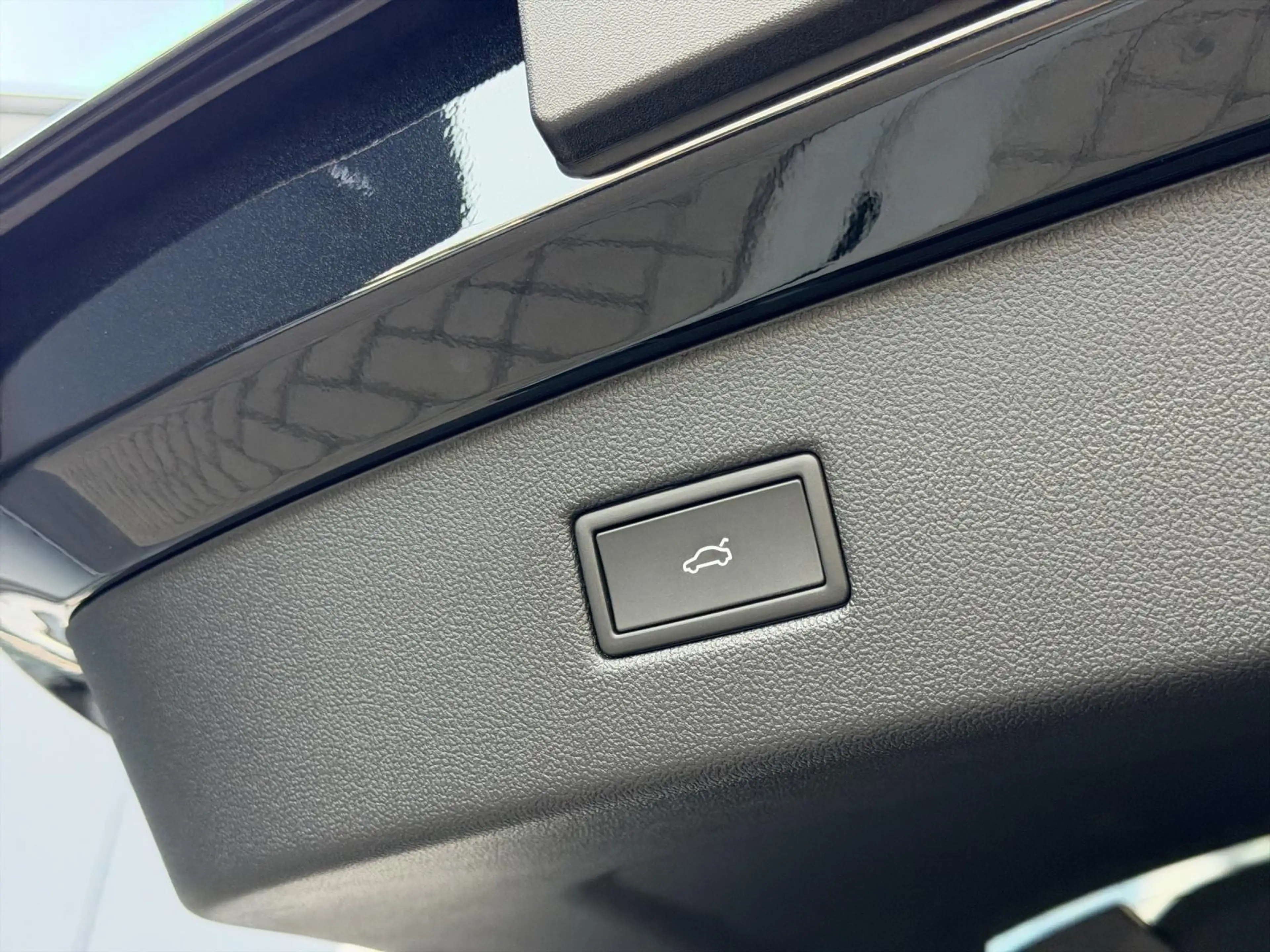 Ford Capri Premium Extended Range RWD 79 kWh — photo 18