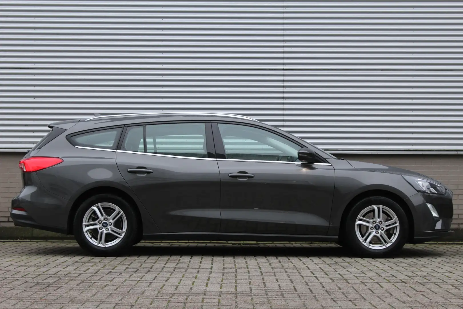 Ford Focus Wagon 1.0 EcoBoost 125PK Trend | Origin NL | Cruis Gris - 2