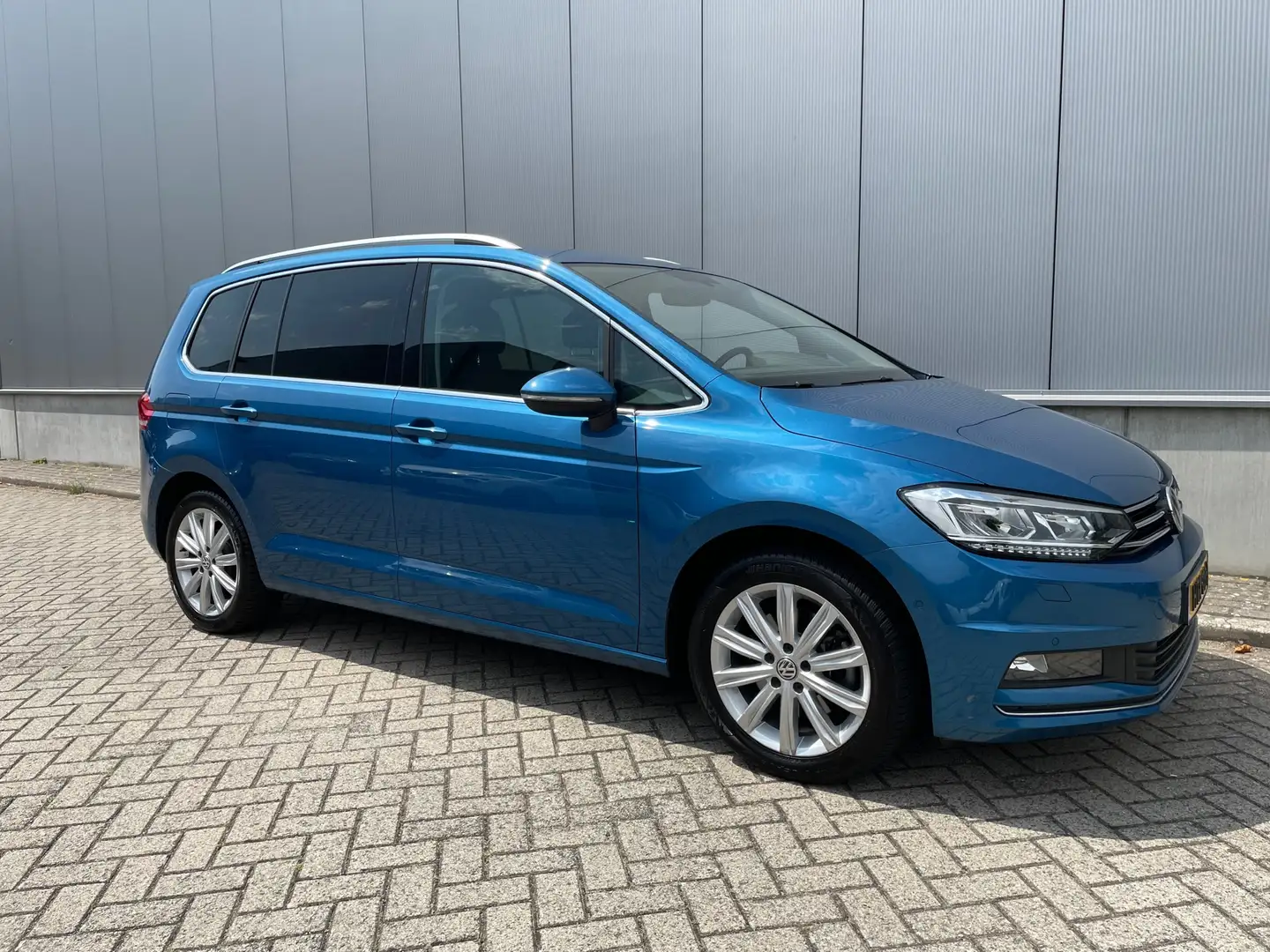 Volkswagen Touran 1.5 TSI Highline Blauw - 2